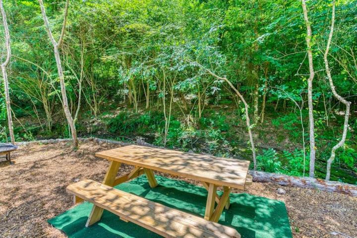 The Aries-A Stargazing, Luxury Glamping Tent Rogersville Esterno foto